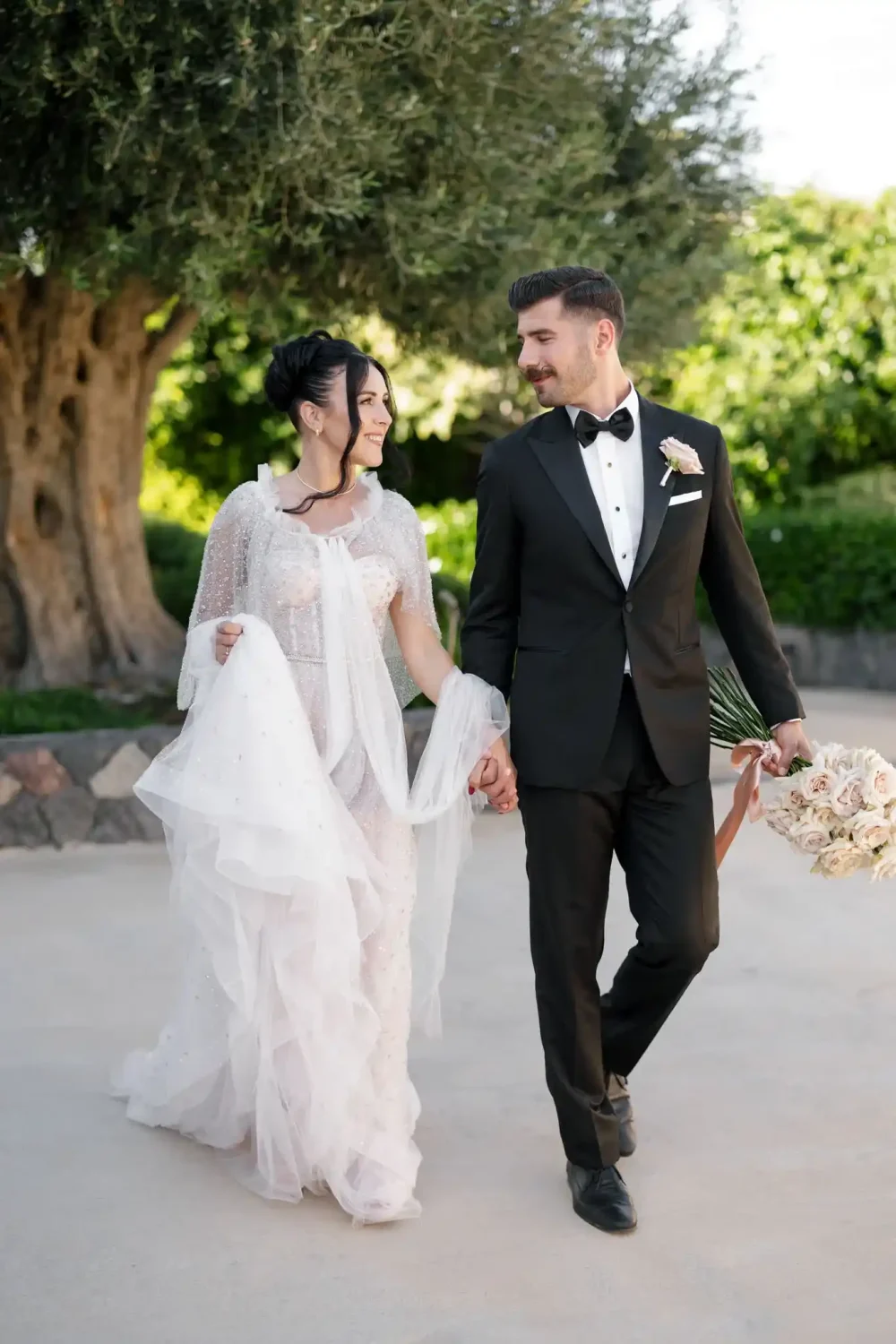 vasilis_moumkas_wedding_photographer_in_Santorini_editorial_photoshoot_8